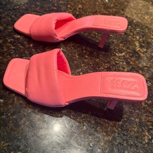 Zara Coral Pink Heels - Thick Comfortable Shoe Casual Size 7.5 LIKE NEW - Picture 2 of 5